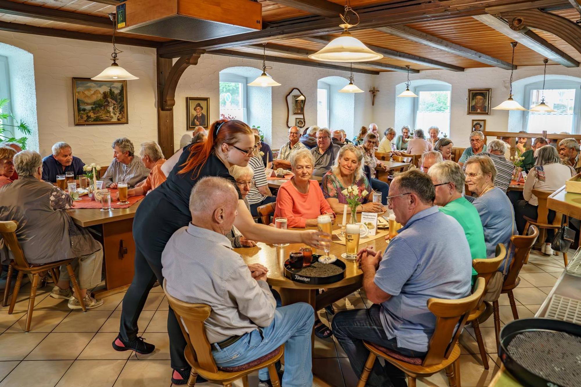 Landgasthof Ochsen ネーレスハイム エクステリア 写真