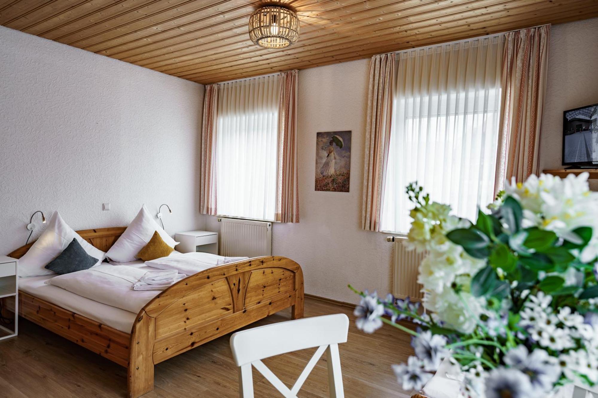 Landgasthof Ochsen ネーレスハイム エクステリア 写真