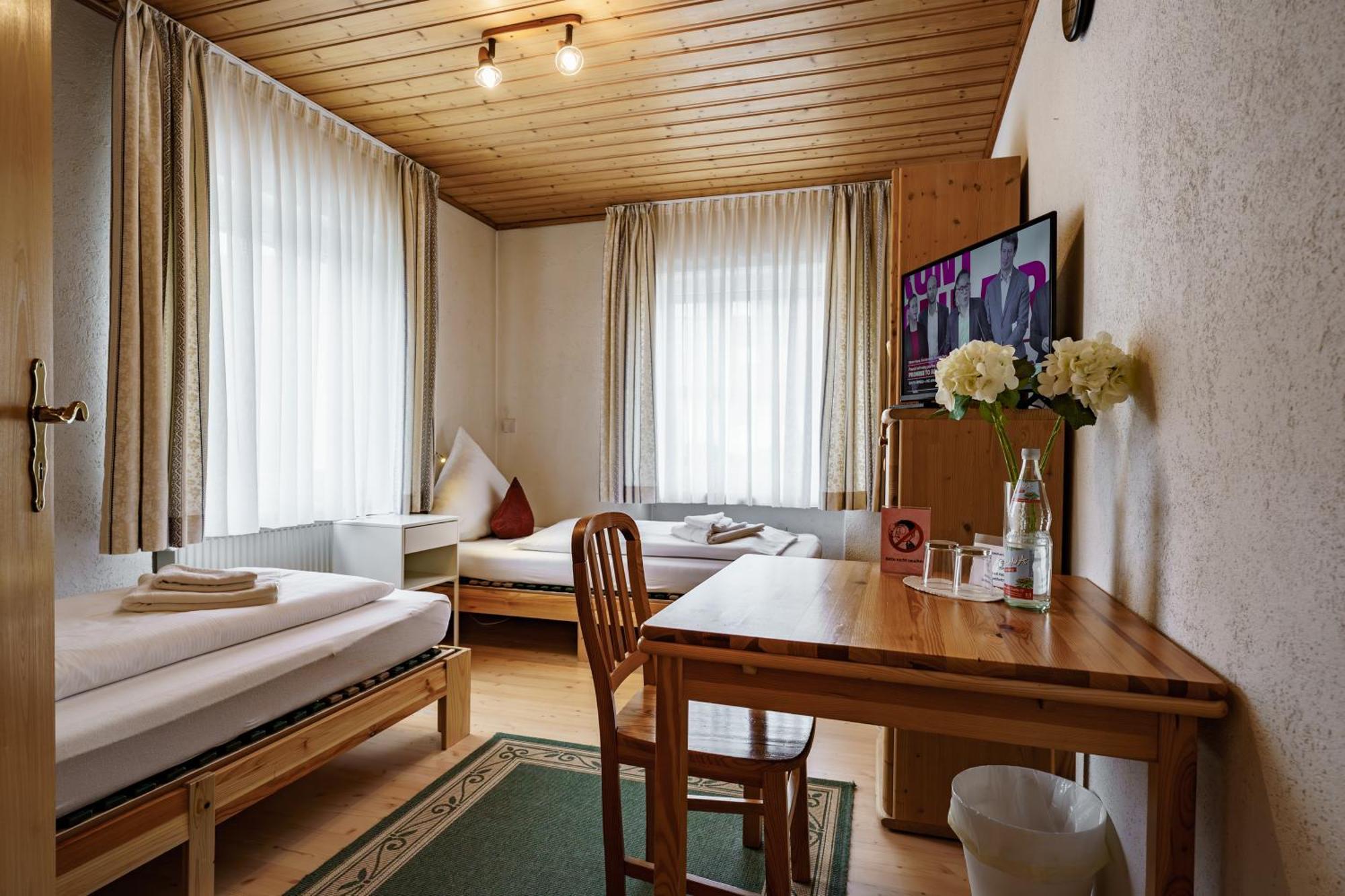 Landgasthof Ochsen ネーレスハイム エクステリア 写真