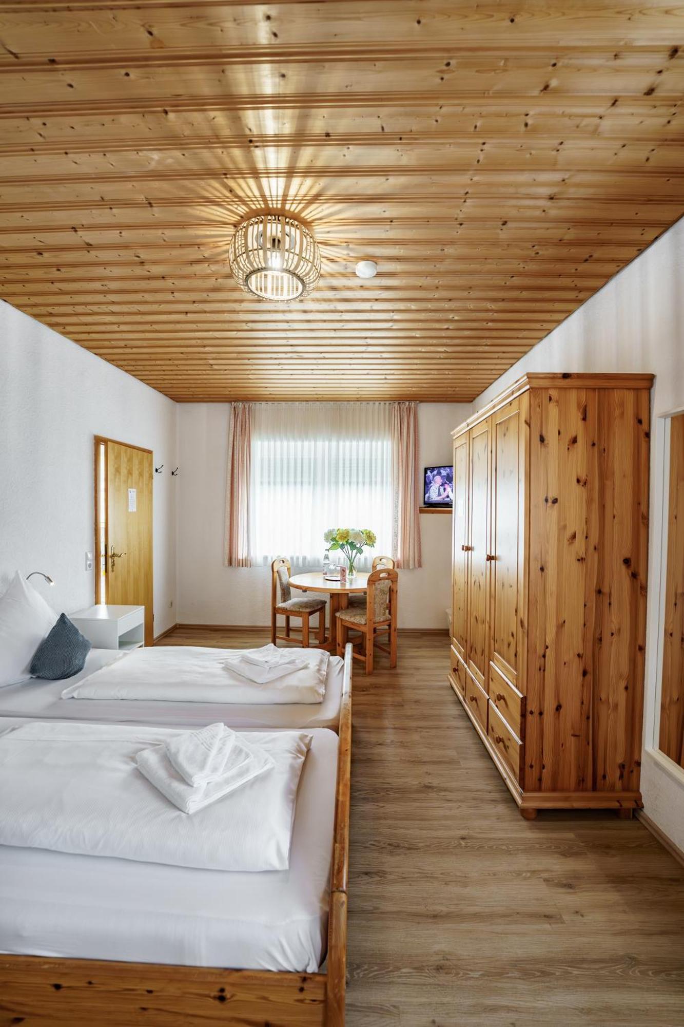 Landgasthof Ochsen ネーレスハイム エクステリア 写真